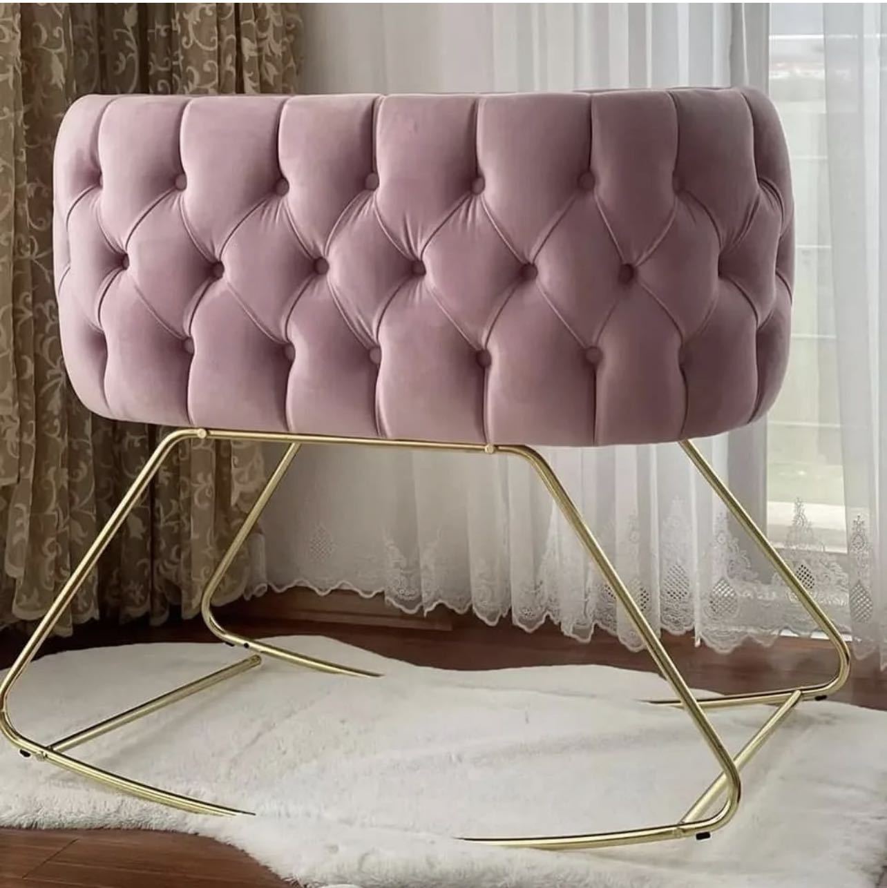 Łóżko huśtawkowe Internet cele – Baby Nursery Glider recenzja i cena